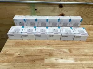 lot 235 image: Lot of 12 - Fox&Summit FS-IP100 Wi-Fi Indoor Plug