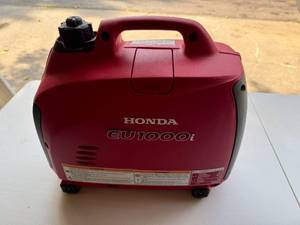 lot 3 image: Honda EU1000i Inverter Generator