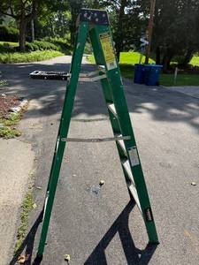 lot 12 image: Husky 6-Foot Type II Fiberglass Step Ladder