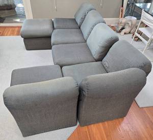 lot 19 image: Modular Gray Sectional Sofa Set with Ottoman - rug and room contents not inc