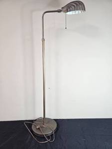 lot 22 image: Vintage Industrial Floor Lamp with Adjustable Shade