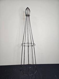 lot 28 image: Metal Garden Plant Support Trellis with Decorative Finial