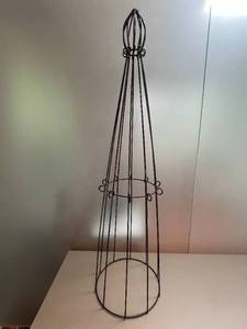 lot 36 image: Freestanding Metal Garden Trellis, 40 Inches Tall