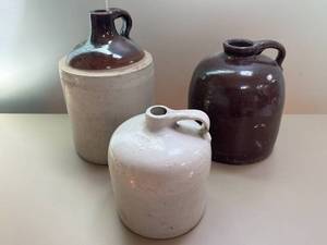 lot 46 image: Set of 3 Vintage Stoneware Jugs with Handles