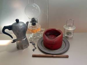 lot 62 image: Collection of Vintage Kitchen and Home Decor Items