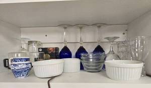 lot 74 image: Collection of Assorted Glass and Porcelain Diningware