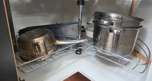lot 79 image: Collection of Assorted Kitchen Cookware and Bakeware