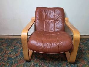 lot 93 image: Mid-Century Modern Leather Armchair with Wooden Frame