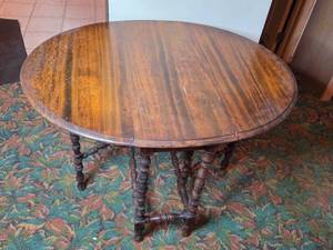 lot 105 image: Antique Drop-Leaf Table with Turned Legs
