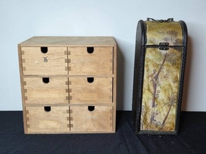 lot 133 image: Mini Wooden Drawer Set for Jewelry or Organizing and Decorative Case with Tropical Design