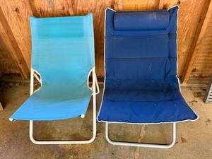 lot 138 image: Pair of Used Beach Chairs with Metal Frames