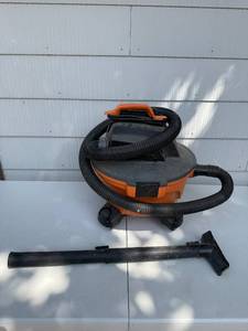 lot 139 image: RIDGID WetDry Vacuum 3.5 PHP with Hose and Nozzle