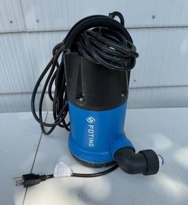 lot 143 image: Foting 1HP Submersible Water Pump, Model Q9003