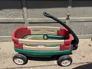 lot 154 image: Little Tikes Green and Red Kids Pull Wagon