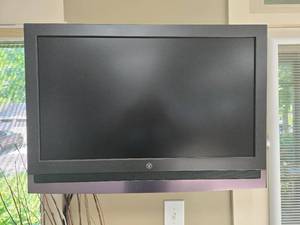 lot 181 image: 32-inch Westinghouse Flat Screen LCD TV