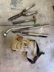 lot 185 image: Assorted Hand Tools with Tool Belt