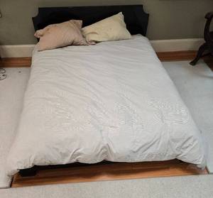 lot 201 image: Queen Size Platform Bed with Headboard and Linens