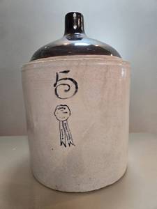 lot 204 image: Vintage Stoneware Crock Jug with Handle, 5 Gallon