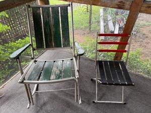 lot 214 image: Set of 2 Retro Metal and Wood Folding Chairs