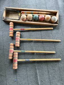 lot 216 image: Vintage Croquet Set with 4 Mallets and Wooden Box