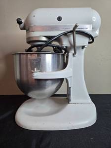 lot 226 image: Used KitchenAid Model K5SS Commercial Stand Mixer