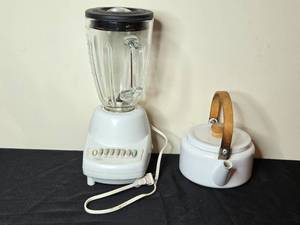 lot 236 image: Hamilton Beach 7-Speed Blender & Vintage Enamel Teapot