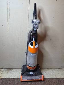 lot 245 image: Used Bissell CleanView Upright Vacuum with OnePass Technology