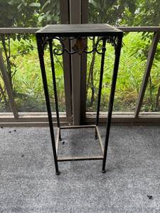 lot 258 image: Tall Iron Plant Stand with Decorative Leaf Design
