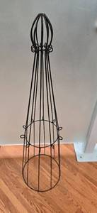 lot 267 image: Decorative Metal Garden Obelisk Trellis