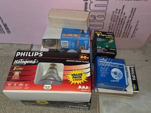 lot 274 image: Collection of Philips and Leviton Light Bulbs Including Agro-Lite and Halogena