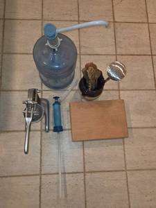 lot 277 image: Assorted Kitchenware Lot Including Starmix Juicer and Utensils