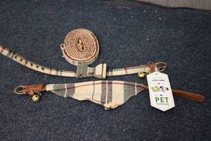 lot 21 image: Bow tie collar and leash set size s...