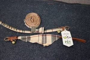lot 23 image: Bow tie collar and leash set size s...