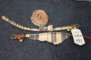 lot 24 image: Bow tie collar and leash set size s...