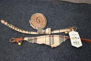 lot 25 image: Bow tie collar and leash set size s...