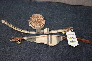 lot 27 image: Bow tie collar and leash set size s...