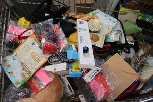 lot 58 image: Large lot of pet supplies overstock...
