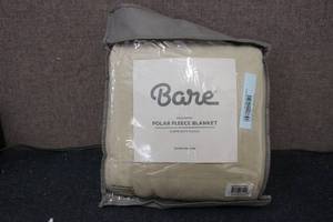 lot 62 image: New Bare polar fleece blanket full...