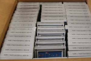 lot 64 image: Case of plastic coated Hoyle playin...