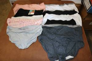 lot 70 image: 10 pairs of womens underwear sizes...