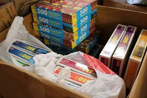 lot 76 image: Huge puzzle lot...