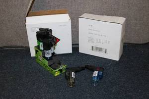 lot 100 image: 2 cases of XXL MINI TORCHES 12 torc...