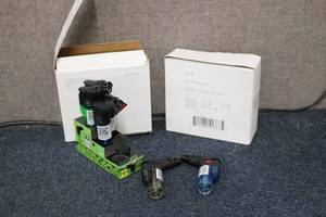 lot 102 image: 2 cases of XXL MINI TORCHES 12 torc...