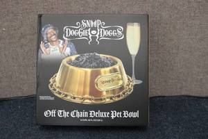 lot 135 image: SNOOP DOGGIE DOGS OFF THE CHAIN DEL...