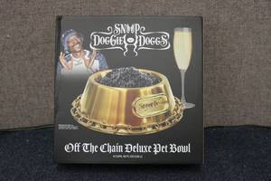 lot 136 image: SNOOP DOGGIE DOGS OFF THE CHAIN DEL...