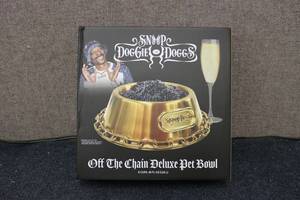 lot 137 image: SNOOP DOGGIE DOGS OFF THE CHAIN DEL...