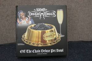 lot 139 image: SNOOP DOGGIE DOGS OFF THE CHAIN DEL...