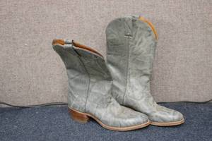 lot 143 image: Grey size 9 Cowboy boots...