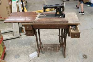 lot 150 image: Antique SINGER SEWING MACHINE...