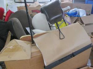 lot 182 image: Pallet of office chairs, Electronic...